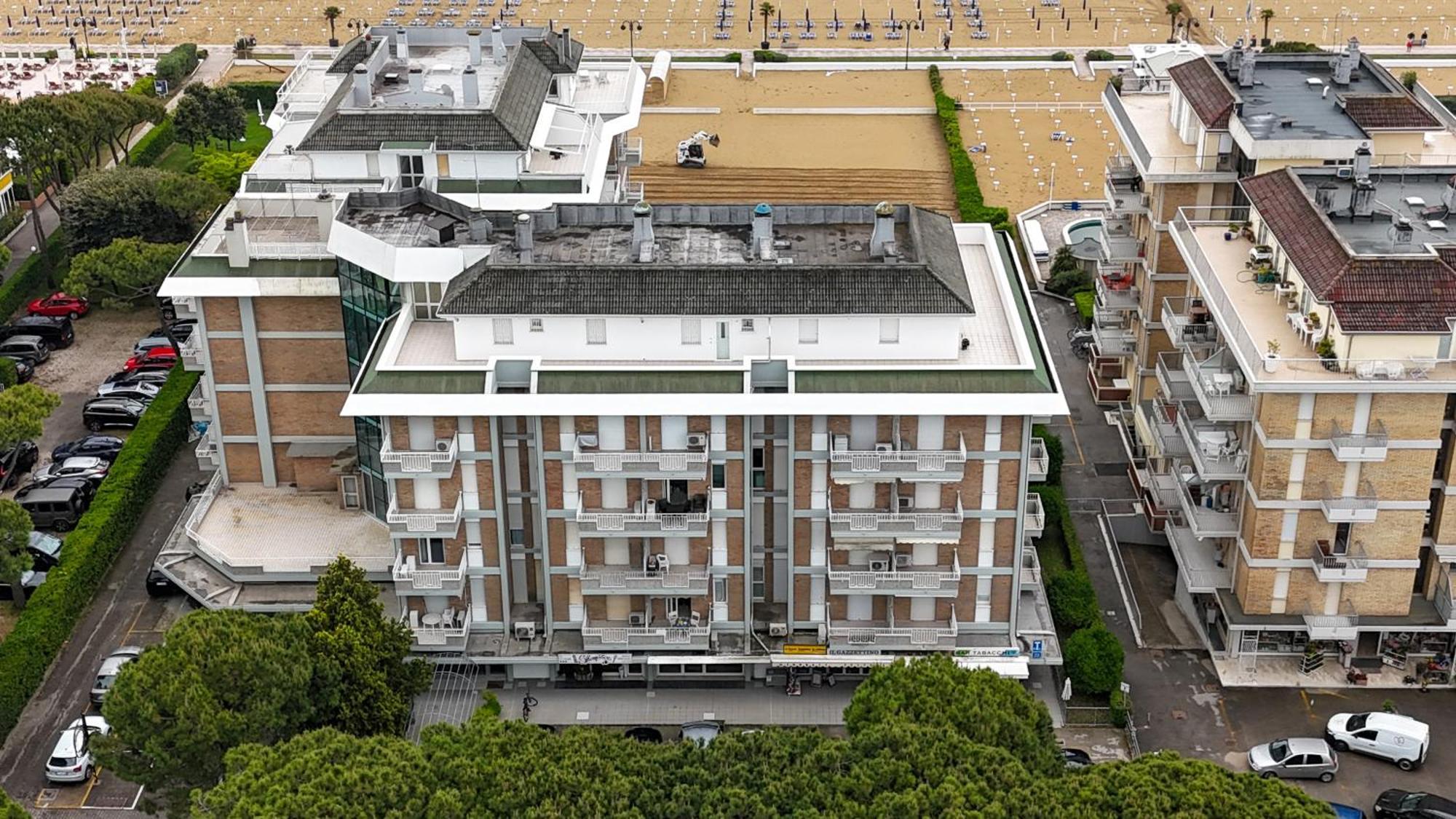 Jesolo Beach! Fronte Mare - Piscina Park E Posto Spiaggia Inclusi Bagian luar foto
